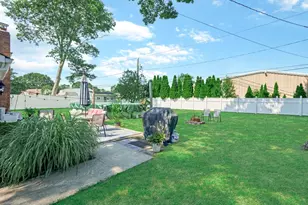10 Corvair Ln, Selden, NY 11784 - Photo 3