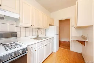 758 Brady Ct, Bronx, NY 10462 - Photo 9