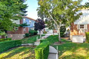 68-61 Cloverdale Blvd, Bayside, NY 11364 - Photo 21