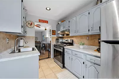 4230 E Tremont Avenue, Bronx, NY 10465 - Photo 11