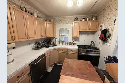 211 Madison Avenue, Franklin Square, NY 11010 - Photo 5