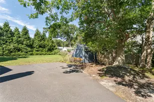 4 Joysan Ct, Hampton Bays, NY 11946 - Photo 29