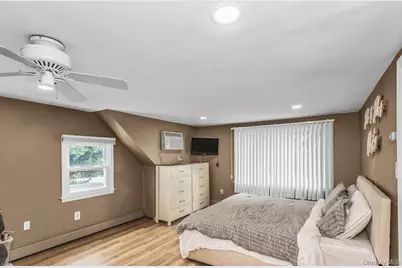 34 Vista Lane, Levittown, NY 11756 - Photo 15