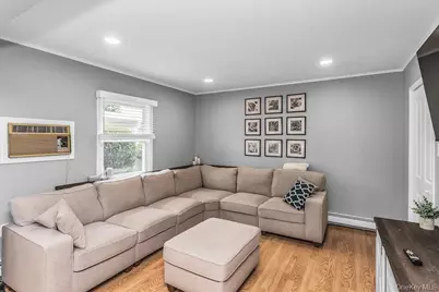 34 Vista Lane, Levittown, NY 11756 - Photo 7
