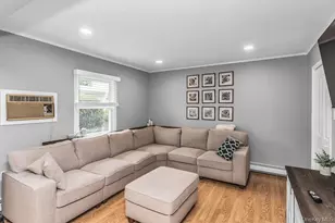 34 Vista Ln, Levittown, NY 11756 - Photo 7