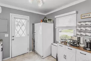 34 Vista Ln, Levittown, NY 11756 - Photo 11