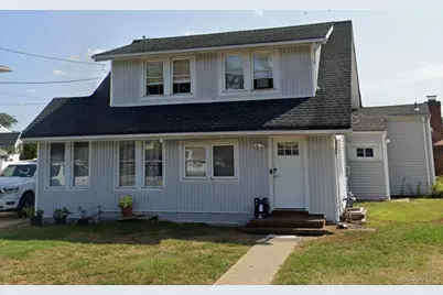 370 Clocks Boulevard, Massapequa, NY 11758 - Photo 3