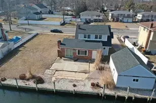 370 Clocks Blvd, Massapequa, NY 11758 - Photo 5