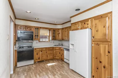 197 Stephen Street, Levittown, NY 11756 - Photo 9