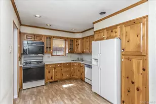 197 Stephen St, Levittown, NY 11756 - Photo 9