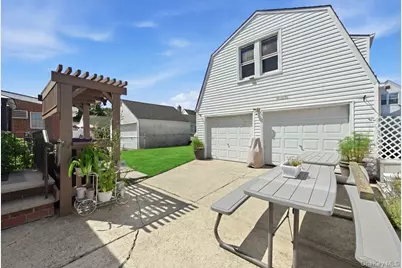 547 N 11th Street, New Hyde Park, NY 11040 - Photo 27