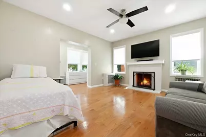 547 N 11th Street, New Hyde Park, NY 11040 - Photo 5