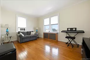 547 N 11th St, New Hyde Park, NY 11040 - Photo 19