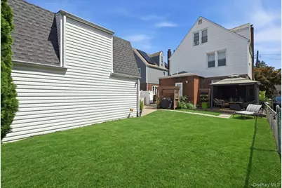 547 N 11th Street, New Hyde Park, NY 11040 - Photo 33