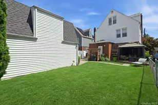 547 N 11th St, New Hyde Park, NY 11040 - Photo 33