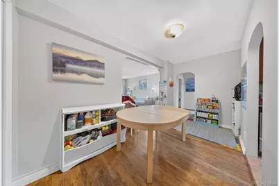 215-43 48th Ave #3E, Bayside, NY 11361 - Photo 5