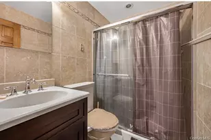 758 Wyngate Dr, Valley Stream, NY 11580 - Photo 7