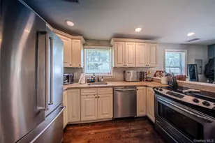 17 Connelly Dr, Lake Grove, NY 11755 - Photo 9