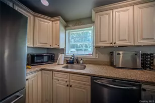 17 Connelly Dr, Lake Grove, NY 11755 - Photo 11