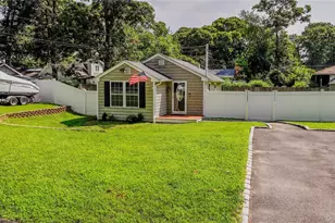 17 Connelly Dr, Lake Grove, NY 11755 - Photo 3