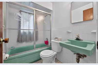 23 Eastland Drive, Glen Cove, NY 11542 - Photo 33