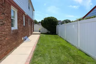 844 Hemlock St, Franklin Square, NY 11010 - Photo 31