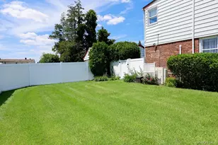 844 Hemlock St, Franklin Square, NY 11010 - Photo 37