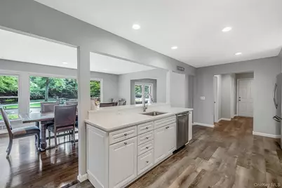 10 Williamsburg Drive, Northport, NY 11768 - Photo 7