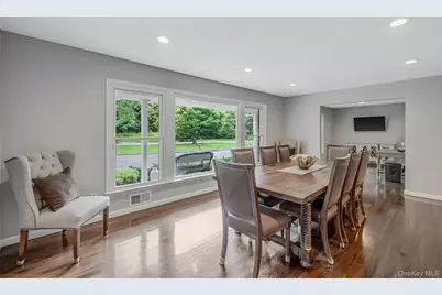 10 Williamsburg Drive, Northport, NY 11768 - Photo 5