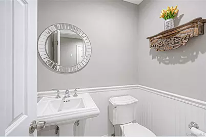 10 Williamsburg Drive, Northport, NY 11768 - Photo 15