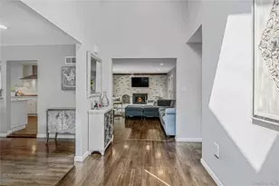 10 Williamsburg Dr, Northport, NY 11768 - Photo 3