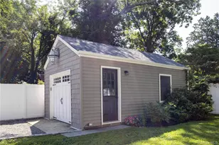 25 Clearfield Pl, Huntington, NY 11743 - Photo 17