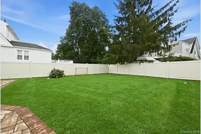 351 Hewlett Parkway, Hewlett, NY 11557 - Photo 17