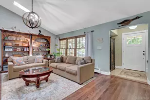 22 Larkspur Dr, West Islip, NY 11795 - Photo 5