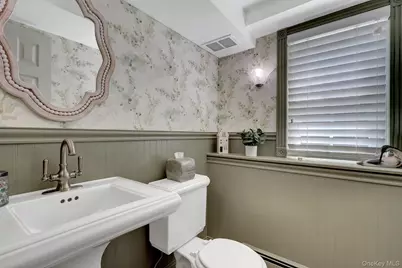 22 Larkspur Drive, West Islip, NY 11795 - Photo 33