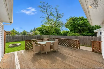 62 Wellesley Lane, Hicksville, NY 11801 - Photo 21