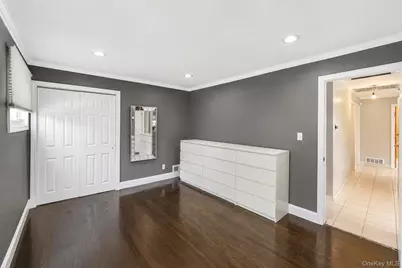 62 Wellesley Lane, Hicksville, NY 11801 - Photo 15