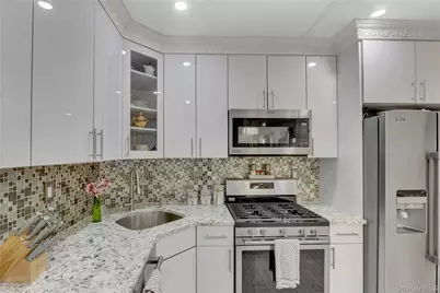 10749 117th Street, Richmond Hill, NY 11419 - Photo 11