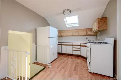 13 Truxton Road #Upper, Island Park, NY 11558 - Photo 7