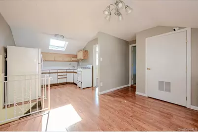 13 Truxton Road #Upper, Island Park, NY 11558 - Photo 5