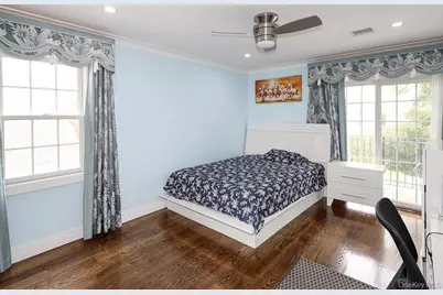 42 Celler Avenue, New Hyde Park, NY 11540 - Photo 27