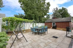 42 Celler Ave, New Hyde Park, NY 11540 - Photo 37