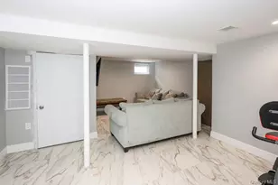 42 Celler Ave, New Hyde Park, NY 11540 - Photo 31