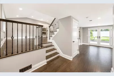 18 Catherwood Crescent, Melville, NY 11747 - Photo 5
