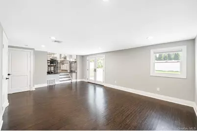 18 Catherwood Crescent, Melville, NY 11747 - Photo 11