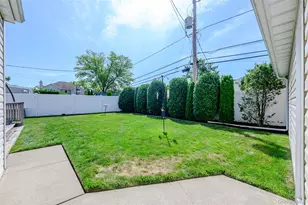 1436 Wilson Rd, East Meadow, NY 11554 - Photo 17