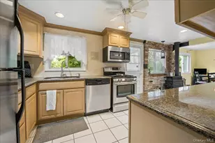 32 Carolina Dr, New City, NY 10956 - Photo 3