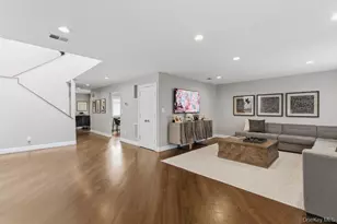 48 Chestnut Ln, Woodbury, NY 11797 - Photo 11