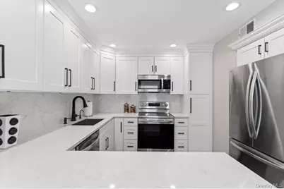 48 Chestnut Lane, Woodbury, NY 11797 - Photo 17