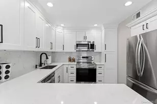 48 Chestnut Ln, Woodbury, NY 11797 - Photo 17